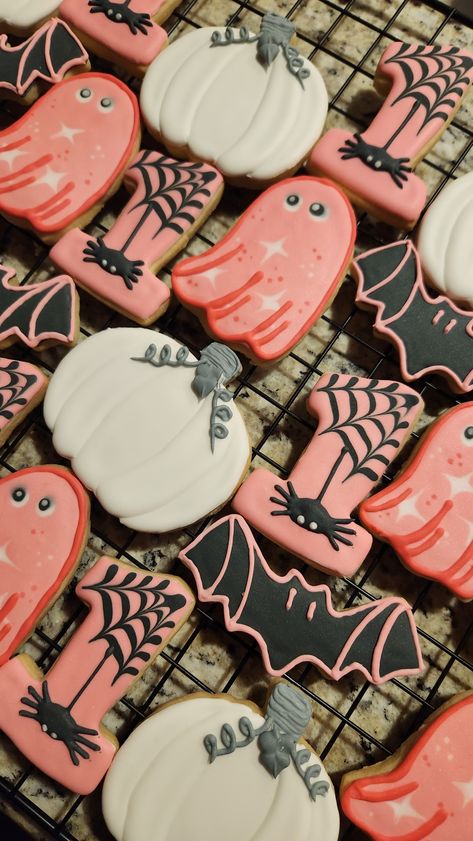 What a great Halloween theme for a first birthday Spooky One, Halloween Theme, Halloween Themes, First Birthday, Sugar Cookies, First Birthdays, Dessert, Halloween, Birthday