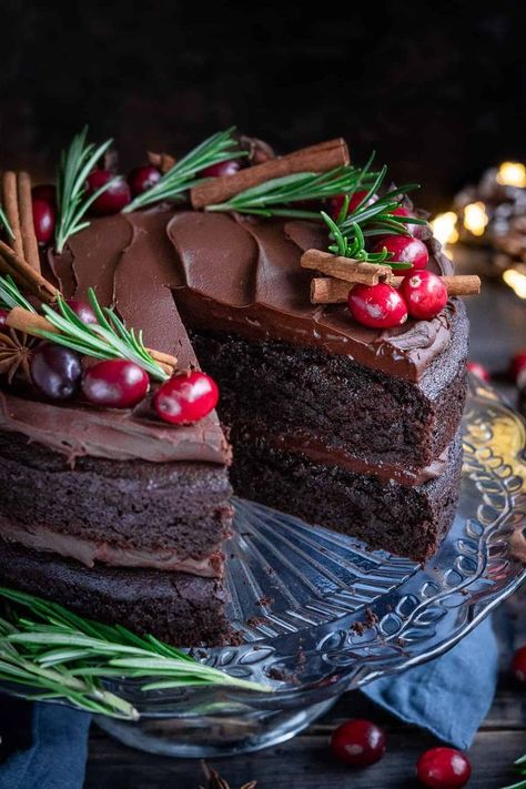 Wine Chocolate Cake, Red Wine Chocolate Cake, Chocolate Christmas Cake, Vegan Chocolate Ganache, Winter Torte, Delicious Chocolate Cake, Wine Chocolate, Wine Cake, Christmas Cake Designs