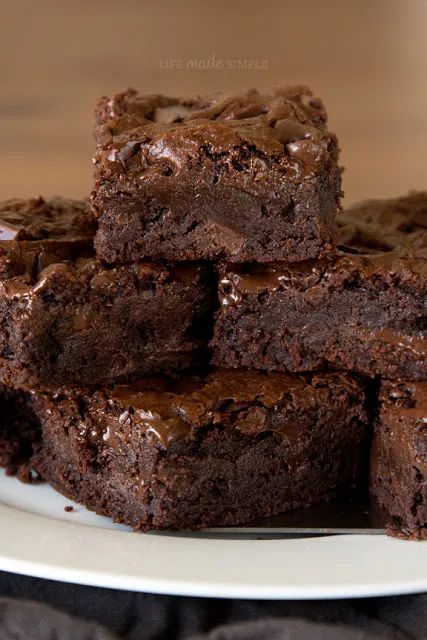 Triple Chocolate Brownies Choc Brownies, Triple Chocolate Brownies, Chocolate Brownies Recipe, Chocolate Chip Brownies, Brownie Ingredients, Brownies Recipe, Peanut Butter Chips, Triple Chocolate, Fudgy Brownies