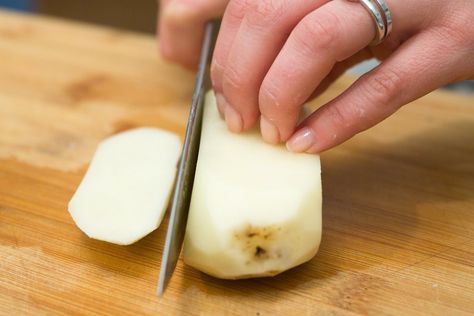 How To Cube Potatoes, How To Dice Potatoes, How To Make Dice, Cubed Potatoes, Diced Potatoes, A Potato, Potato Side Dishes, Russet Potatoes, Cooking Skills