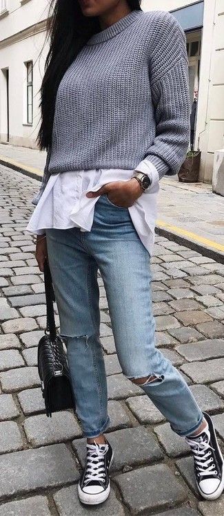 This pairing of a cropped sweater and a white dress shirt will prove your outfit coordination prowess even on dress-down days. Sweater Over Shirt Outfit, Boyfriend Jeans With Sneakers, Sweater Over Shirt, Jeans With Sneakers, How To Wear Boyfriend Jeans, Cropped Sweater Outfit, Crop Knit Sweater, Sweater Outfits Fall, White Dress Shirt