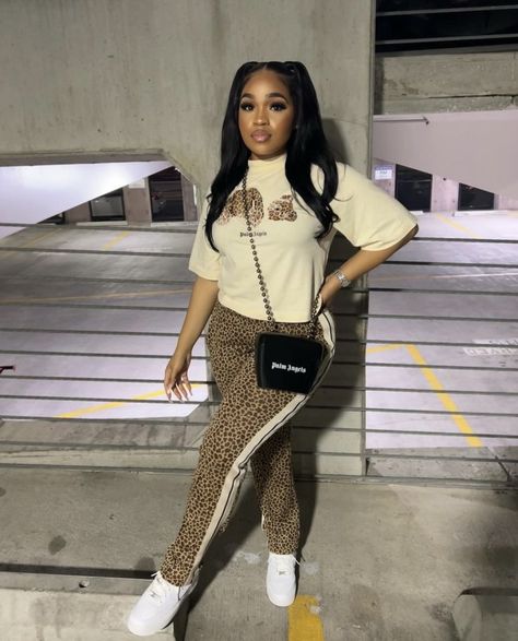 Cheetah Pants Outfit Black Women, Offwhite Shoes Outfits For Black Women, Golden Goose Outfit Ideas, Cheetah Print Outfit Ideas, Palm Angels Outfit Black Women, Chain Pants Outfit, Amiri Shoes Outfit Black Women, Palm Angels Outfit, Rod Wave Concert