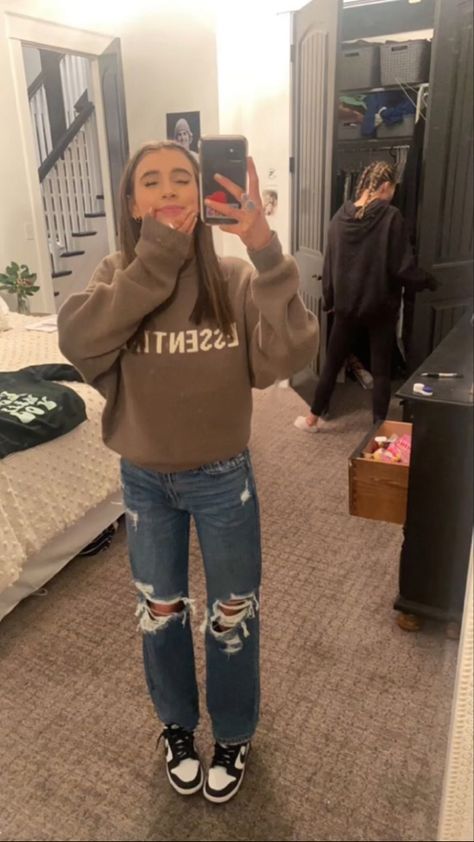 Emery Chipman, Dark Washed Jeans Outfit, Wash Jeans Outfit, Essentials Sweater, Grey Jeans Outfit, Simple Outfits For School, Cute Outfits With Jeans, Cute Outfits For School, Cute Preppy Outfits