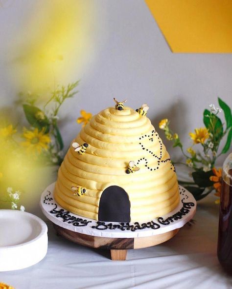 Queen Bee Birthday Party, Queen Bee Birthday, Beehive Cake, Bee Birthday Theme, Bee Birthday Cake, Bee Themed Birthday Party, Bumble Bee Birthday, Bee Birthday Party, Bee Cakes