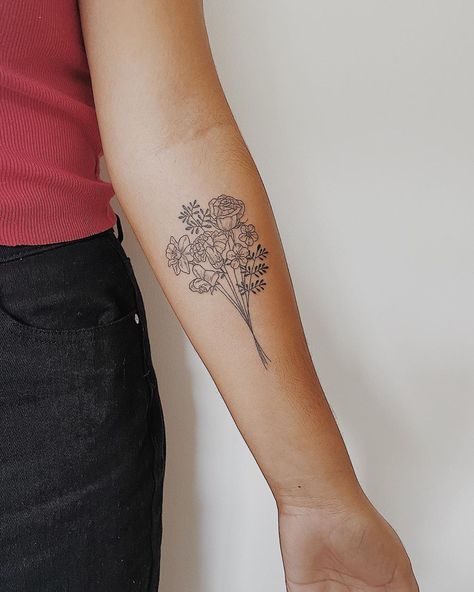 You may know your birth stone, but what about your birth flower? They're the perfect tattoo idea, and each month has one, January through December. Family Zodiac Tattoos, Birth Flower Bouquet Tattoo, Flower Bouquet Tattoo, Birth Flower Bouquet, Daffodil Tattoo, Iris Tattoo, Lavender Tattoo, Bouquet Tattoo, Poppies Tattoo