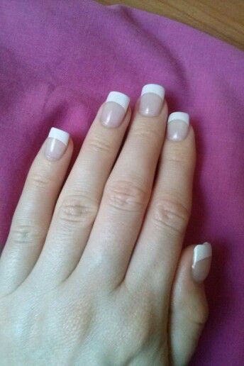 Traditional #french #nails Traditional French Tip Nails, Traditional French Manicure, Dragon Claw, Tip Nails, French Tips, French Tip Nails, French Manicure, French Nails, Short Nails