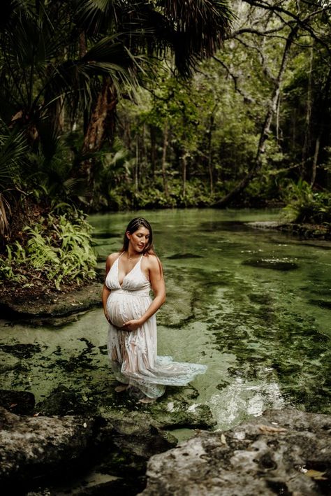 Family Maternity Shoot, Spring Maternity Photos, Apopka Florida, Kelly Park, Maternity Photography Poses Outdoors, Outdoor Maternity Photos, Maternity Photography Poses Couple, Maternity Photography Outdoors, Spring Maternity