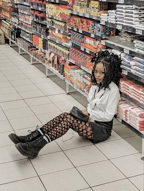 Punk Women Aesthetic, Alt Girl Aesthetic Black Women, Soft Goth Black Women, Emo Style Women, Black Alternative Aesthetic, Goth Fashion Black Women, Punk Rock Outfits Black Women, Mall Goth Black Women, Alt Black Woman Aesthetic