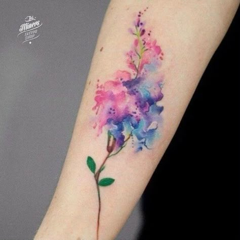 20 Stunning Watercolor Tattoos You NEED To Get On Your Body (Like, NOW) Watercolor Flower Tattoo, Small Watercolor Tattoo, Tattoos About Mom, Watercolour Tattoos, Tattoos For Moms With Kids, Red Tattoo Ideas, Tattoos For Moms, Watercolor Tattoo Flower, Tattoo Watercolor