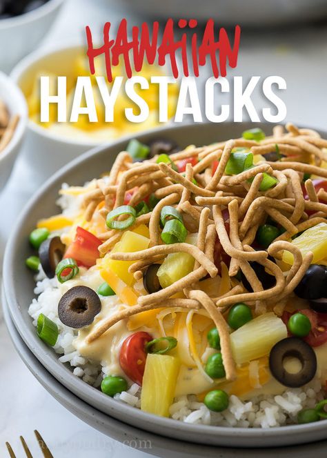 These Quick and Easy Hawaiian Haystacks start out with a super simple chicken gravy, that's poured over a bed of rice, then topped with all your favorite toppings. Creamy Chicken Gravy, Hawaiian Haystack Recipe, Chicken Hawaiian, Hawaiian Haystacks, Haystacks Recipe, Fluffy Rice, Comfort Food Recipes Dinners, Chicken Gravy, Hawaiian Food