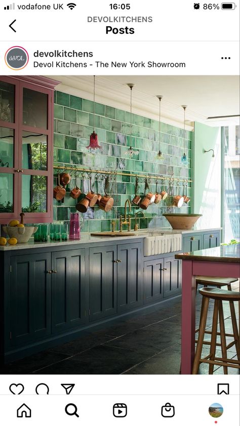 Classic English Kitchen, Green Kitchen Designs, Green Tiles, Wall Cupboards, Devol Kitchens, English Kitchens, Classic Kitchens, Family Kitchen, Bespoke Kitchens