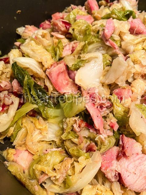 Southern Smothered Cabbage Quick Easy Side Dishes, Ham And Cabbage, Fried Cabbage Recipes, I Heart Recipes, Heart Recipes, Fried Cabbage, Easy Side Dish, Veggie Side Dishes, Cabbage Recipes