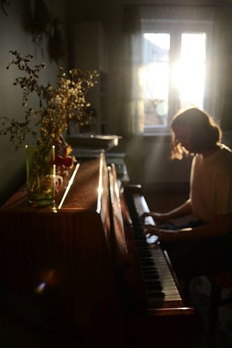 Kunci Piano, Piano Photography, Era Victoria, Fotografi Vintage, Photographie Portrait Inspiration, Foto Poses, Trik Fotografi, Music Aesthetic, Academia Aesthetic