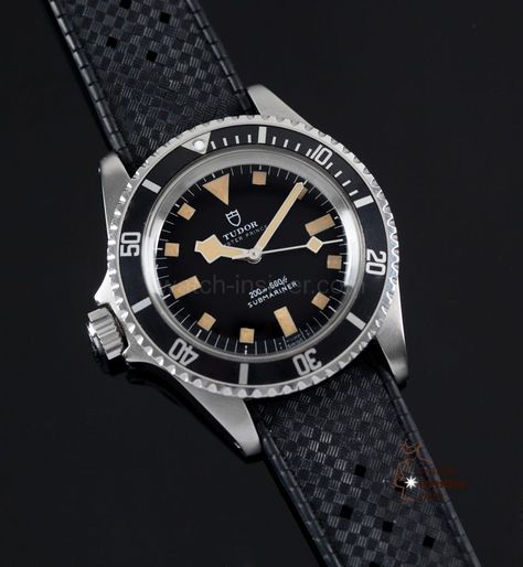 Tudor Reference 9401 left-handed: an example of a “left-handed” watch made for the French Navy in 1981. Tudor Bronze, Tudor Heritage Black Bay, Tudor Submariner, Tudor Pelagos, Tudor Watches, Tudor Watch, Rolex Tudor, Diver Watch, Divers Watch