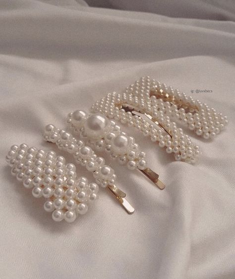 Pearl Clips, Prom 23, Pearl Hair Accessories, 6th Form, Post Insta, Low Bun Hairstyles, Hair Accessories Pearl, Clip Hairstyles, Pearl Hair Clip