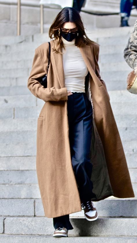 Winter Outfits Kendall Jenner, Gigi Hadid Winter Outfits, Kendall Jenner Coat, Bella Hadid Winter Outfits, Kendall Jenner Winter Outfits, Kendall Jenner Outfits Casual, Stile Kendall Jenner, Kendall Jenner Street Style, Kendall Style