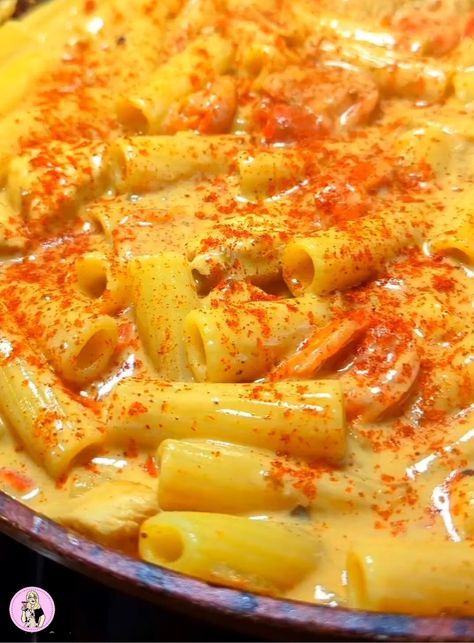 Creamy Honey Cajun Chicken Pasta | Healthy Pasta Recipe Honey Cajun Chicken, Chicken Pasta Healthy, Healthy Cheese Recipes, Healthy Pasta Recipe, Noodle Bowls Recipes, Pasta Healthy, Slow Cooker Pasta Recipes, Vegetarian Slow Cooker Recipes, Creamy Honey