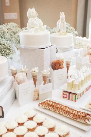 Baby Shower by MIMMO & CO + Sweet Ensemble White Baby Shower Cake, Baby Shower Cakes Neutral, Office Baby Showers, Classy Baby Shower, Idee Babyshower, White Baby Showers, Trendy Baby Shower Ideas, Baby Shower Inspiration, Fiesta Baby Shower