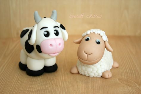 Animal Cupcakes Easy, Bull Cake, Barnyard Theme, Farm Animal Cakes, Cow Cakes, Farm Cake, Fondant Animals, Animal Cakes, Fondant Flowers