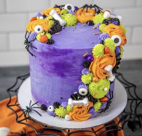 Lilly Cake, Halloween Cake Design, Halloween Birthday Cakes, Halloween Cake Decorating, Halloween Fest, Cupcake Cake Designs, Halloween Baking, Fall Cakes, Halloween Cake