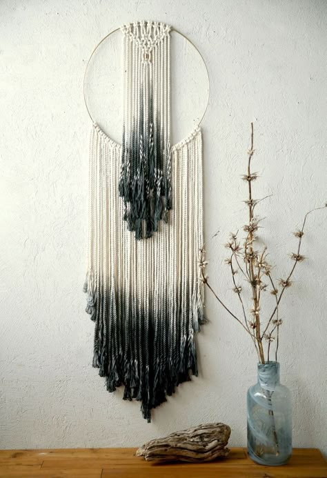 Dream Catcher Ideas, Diy Wall Hanging Yarn, Macrame Circle, Wall Art Macrame, Diy Macramé, Macrame Designs, Making Macrame, Handmade Dream Catcher, Outer Limits