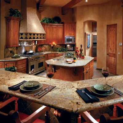 \Golden Wave Granite Countertop in this kitchen via arizonatile.com Arizona Interior Design, Dapur Rustic, Rustic Country Kitchen, Rustic Country Kitchens, Casa Vintage, Classic Kitchens, Wooden Cabinets, Large Kitchen, Counter Tops