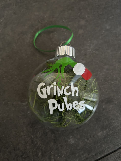 Grinch Pubes Ornament Diy Grinch Christmas Ornaments, Homemade Grinch Ornaments, Grinch Christmas Ornaments Diy, Diy Grinch Ornaments, Funny Christmas Ornaments Diy, Grinch Ornament, Gag Gifts Christmas, Funny Christmas Ornaments, Grinch Ornaments