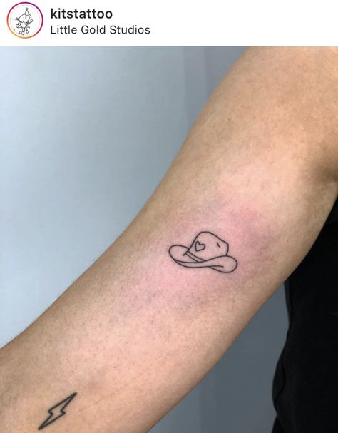 Fineline Cowboy Hat Tattoo, Small Cowboy Hat Tattoos, Cute Cowboy Hat Tattoo, Preppy Tattoo Ideas, Girly Cowboy Hat Tattoo, Preppy Tattoos, Cowboyhatt Tattoo, Mini Cowboy Hat Tattoo, Capricorn Minimalist Tattoo