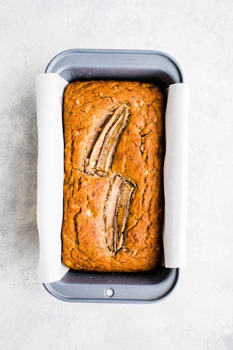 This Healthy Gluten-Free Banana Bread is made with brown rice flour and arrowroot starch and completely egg-free and dairy-free! Fruit Baking Recipes, Easy Banana Recipes, Vegan Gluten Free Banana Bread, Gluten Free Desert, Banana Recipes Easy, Egg Free Baking, Baking Recipes Healthy, Pumpkin Bread Easy, Gluten Free Bagels