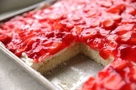 Cookie Sheet Desserts, Sheet Cake With Fruit On Top, Strawberry Texas Sheet Cake Recipe, Sheet Cake With Strawberries, Strawberry Desserts With Cream Cheese, White Cake With Strawberries, Large Sheet Cake, Banquet Desserts, Strawberry Jello Dessert