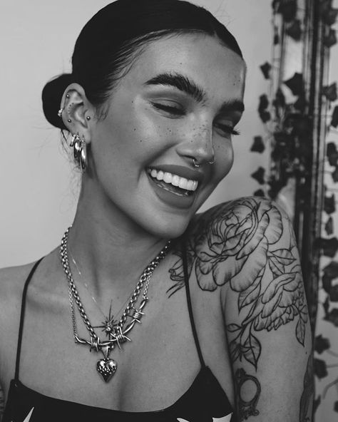 Soph Floyd, Sophie Floyd, Youtube Link, Keep Smiling, Body Modifications, Shoulder Tattoo, Book Recommendations, Tatting, Piercings