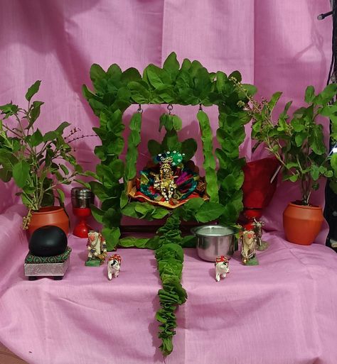 #hindoladarshan #hindola2022 #hindoladecoration #hindolaathome Jhula Decoration, Nail References, Janmashtami Celebration, Krishna Dress, Easy Origami For Kids, Thali Decoration Ideas, Drawing Portraits, Janmashtami Decoration, Diwali Decorations At Home