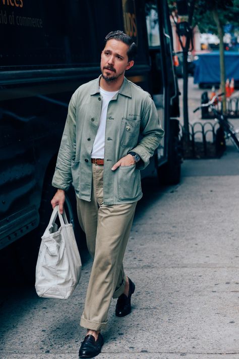 The Best-Dressed Men From New York Fashion Week - GQ Estilo Hipster, Minimalist Street Style, Walking Down The Street, 일본 패션, Best Dressed Man, Outfits Hombre, Workwear Fashion, Popular Outfits, Men Street