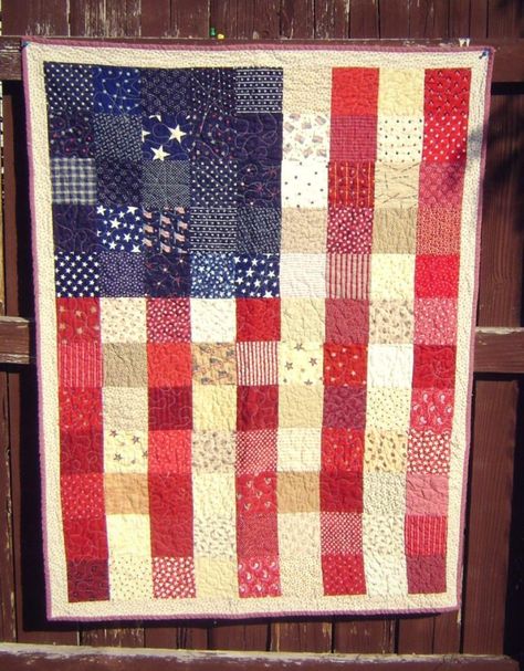 American Flag Quilt Tutorial | Diary of a Quilter - a quilt blog Americana Quilts, American Flag Quilt, Pixel Quilting, Diary Of A Quilter, Flag Quilt, Patriotic Quilts, Country Decorating, Quilt Of Valor, Summer Quilts