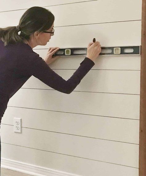 Diy Wall Treatments, Cheap Shiplap Wall, Sharpie Shiplap, Cheap Shiplap, Renter Friendly Diy, Temporary Wall Decor, Cottage Entryway, Renter Friendly Wallpaper, Creating An Entryway