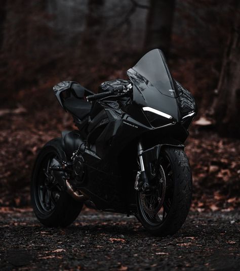 Matte Black Motorbike, Black Bike Aesthetic, Black Ducati Panigale, Ducati Panigale V4 Black, Superbike Aesthetic, Black Motorcycle Aesthetic, Motorbikes Aesthetic, Matte Black Bike, Shadow Motorcycle