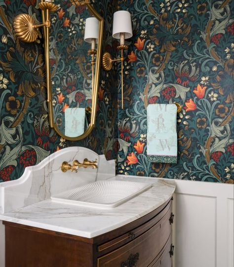 Retro Bathroom Ideas Vintage, Wes Anderson Interior, Retro Bathroom Ideas, Yellow Painted Walls, Vintage Bathroom Ideas, Vintage Clawfoot Tub, Colorful Bathrooms, Black Tile Bathrooms, Pink Tub