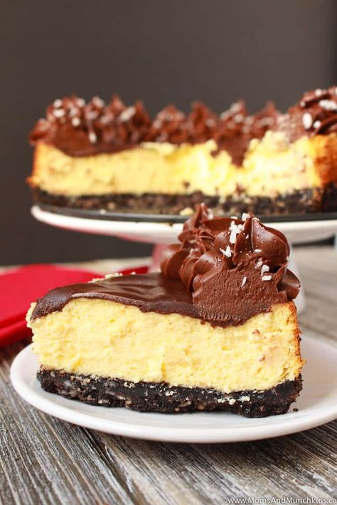 Nanaimo Bar Cheesecake, Canadian Desserts, Canadian Dessert Recipes, Canadian Baking, Canada Recipes, Seasonal Meals, Gourmet Baking, Nanaimo Bar, Holiday Party Desserts