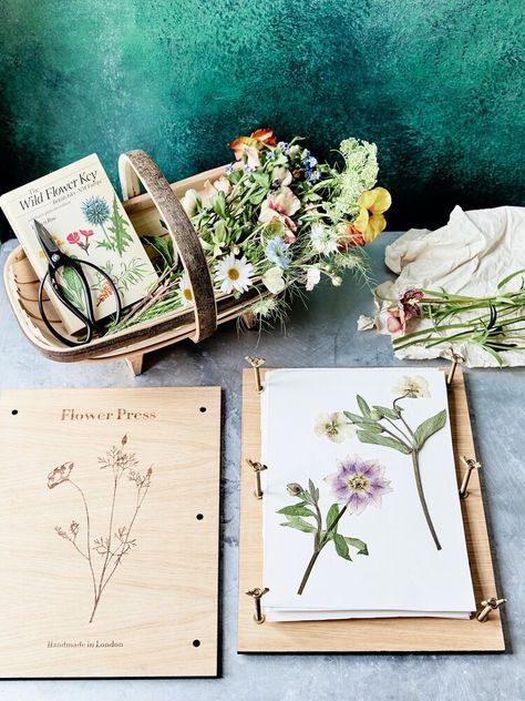 Ms Project, Flower Pressing, Flower Identification, Potting Table, Pressed Flower Crafts, Garden Scissors, Hand Tool Set, Pressed Flower Art, House Garden