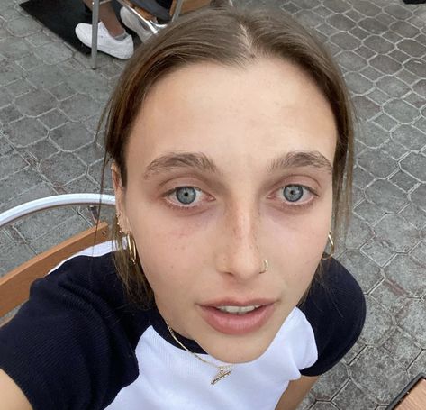 Cute Nose Piercings, Nose Piercing Hoop, Piercing Inspo, Forehead Kisses, Cute Piercings, Emma Chamberlain, Nose Rings Hoop, Famous Fashion, Iconic Women