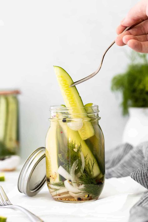 We love this refrigerator pickle recipe because it leaves you with crunchy and flavorful dill refrigerator pickles. Crunchy Pickle Recipe, Pickled Pickles, Quick Pickle Recipe, Smoked Chicken Salad, Refrigerator Pickle Recipes, Ground Chicken Burgers, Easy Pickling Recipes, Easy Pickle, Grilled Carrots