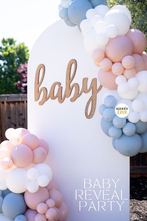 Gender Reveal Wall Decorations, Minimalist Gender Reveal Decor, Neutral Gender Reveal Ideas For Party Decoration, Modern Gender Reveal Ideas, Simple Gender Reveal Backdrop, Gender Reveal Colors Ideas, Gender Reveal Set Up Ideas, Gender Reveal Color Schemes, Outdoor Gender Reveal Party Decorations