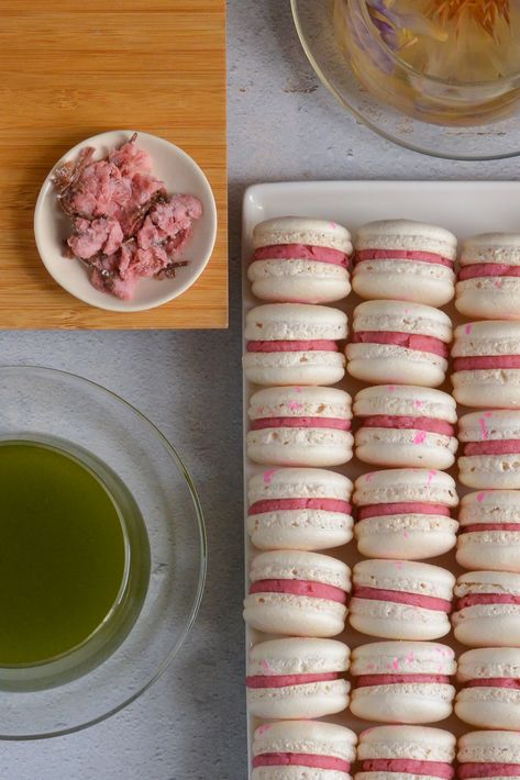 Cherry Blossom Macarons, Sakura Recipes, Sakura Macaron, Cherry Blossom Dessert, Dream Bakery, Flower Cafe, Macaron Flavors, Blossom Wedding, Pink Food Coloring