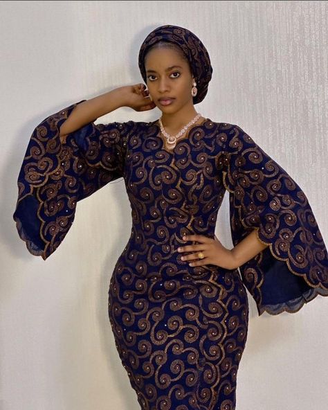 Hausa Lace Style, Borodeh Dress Styles, Borodeh Senegalese, Modest Asoebi Lace Styles, Hausa Styles For Women, Simple Lace Styles, Ankara Boubou Styles, Atampa Styles, Dresses With Accessories