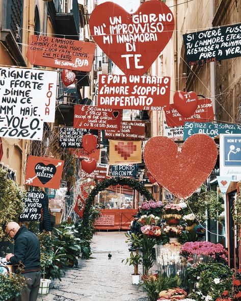 The love that only Naples knows how to express 💐❤️ #napoli #naples #prettylittleitaly  With @filipposarnelli  Selected by @alessiotommasini Napoli Italy, Italy Aesthetic, Naples Italy, Little Italy, Italian Summer, Street Photo, Winter Travel, Foto Instagram, Art Paint