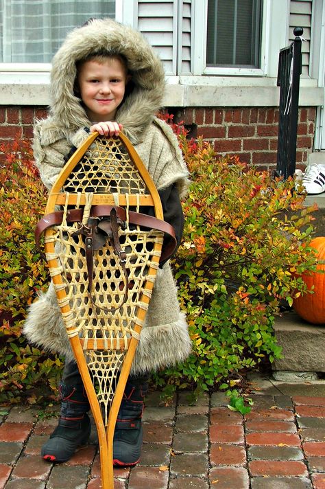 Eskimo Costume..... use the snow shoes as decorations at your party Inuit Kostüm, World Party, Snow Shoes, Arts And Crafts For Kids, Halloween Outfits, Winter Wonderland, North America, Crafts For Kids, Halloween Costumes