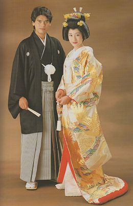 Uchikake Traditional Japanese Clothing Woman, Kimono Wedding Dress, Japanese Wedding Kimono, Bride Kimono, Japanese Bride, Formal Attire For Men, Wedding Outfits For Groom, Traditional Japanese Kimono, Kimono Japan