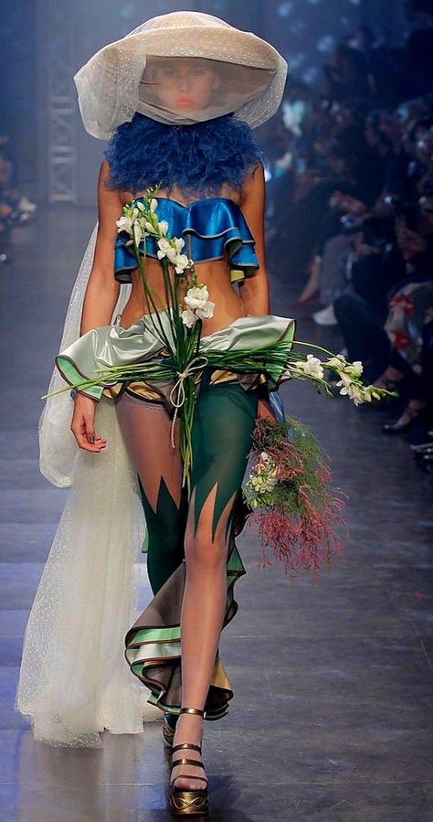 #natureinfashion #highfashion #designer #runway #model #model pose #runwaywalk #art #fashionart #vogue #fashionista #makeup #fashionweek #90s #green #blue #flowerboquet #mixedfabric #naturesashion #thehungergamesattire Nature Inspired Fashion, Runway Model, Designer Runway, Dress Idea, Model Pose, Magic Forest, Fairy Core, Fashion Inspiration Design, Reign