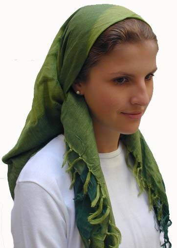 Head Scarf Reference, Hair Veiling Pagan, Pagan Veiling Styles, Pagan Veiling, Green Head Scarf, Jewish Woman Clothing, Jewish Women Fashion, Motif Soutache, Jewish Headcovering