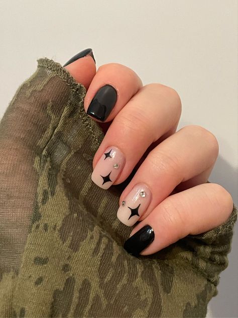 Grunge Nails Acrylic 90s Short, Simple Black Nail Inspo Short, Short Nails Ideas Grunge, Punk Acrylic Nails Short, Black Nails Rock Style, Short Square Nails Design Ideas Black, Grunge Nails Short Almond, Short Black Nails Almond Shape, Grunge French Tip Nails